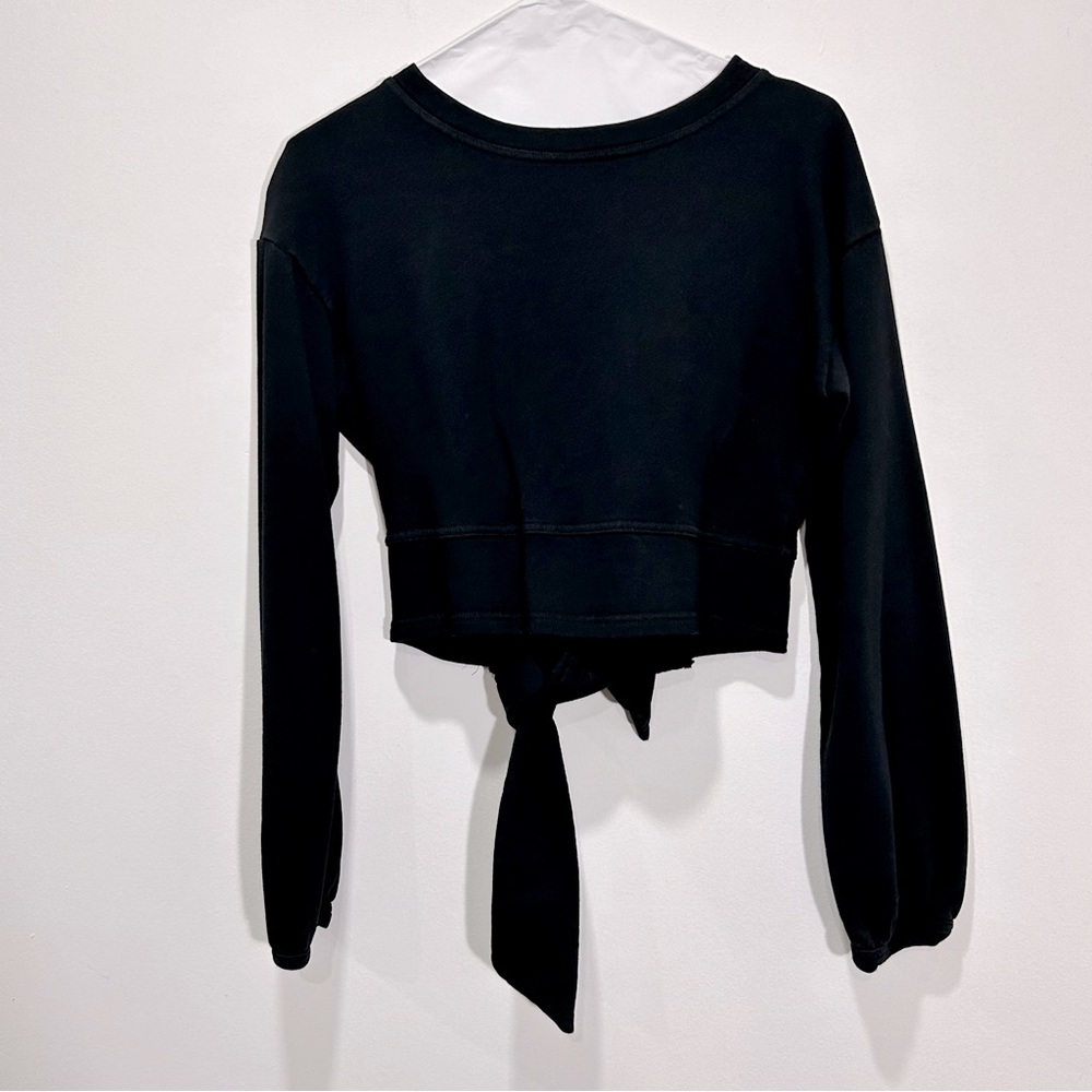 ILLA ILLA Black Cropped Sweater in Women's Size Small
